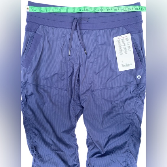 Lululemon Studio Crop *No
Liner Cadet Blue Size 10 NWT - Picture 11 of 16